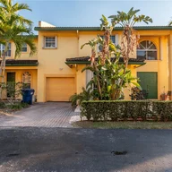 Casa a la venta en 789 NE 195th St # 789, Miami FL 33179