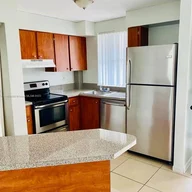 Apartamento a la venta en 6045 NW 186th St # 302, Hialeah FL 33015