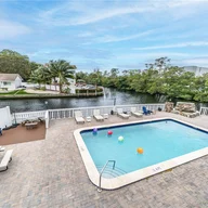 Apartamento a la venta en 1400 NE 57th St # 205, Fort Lauderdale FL 33334