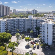 Apartamento a la venta en 20500 W Country Club Dr # 501, Aventura FL 33180