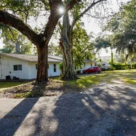 Casa a la venta en 760 W 76th St, Hialeah FL 33014