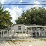 Casa a la venta en 1720 NW 93rd Ter, Miami FL 33147