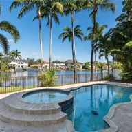 Casa a la venta en 8125 NW 162nd St, Miami Lakes FL 33016