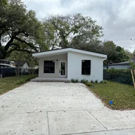 Casa a la venta en 2774 NW 170th St, Miami Gardens FL 33056