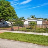 Casa a la venta en 20615 NW 28th Ave, Miami Gardens FL 33056