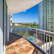 Apartamento a la venta en 1745 E Hallandale Beach Blvd # 906W, Hallandale Beach FL 33009