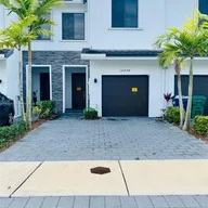 Casa a la venta en 10974 SW 235th St # 10974, Homestead FL 33032