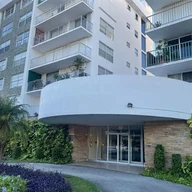Apartamento a la venta en 1050 93rd St # 3D, Bay Harbor Islands FL 33154