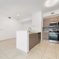 Apartamento a la venta en 7200 NW 114th Ave # 206, Doral FL 33178