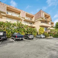 Apartamento a la venta en 7900 Camino Cir # 310, Miami FL 33143