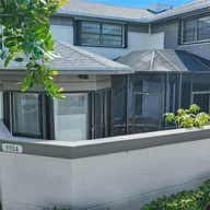 Casa a la venta en 9902 NW 52nd Ter, Doral FL 33178