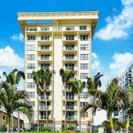 Apartamento a la venta en 9195 Collins Ave # 304, Surfside FL 33154
