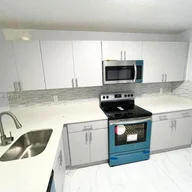 Apartamento a la renta en 10070 NW 6th St # 202, Pembroke Pines FL 33024