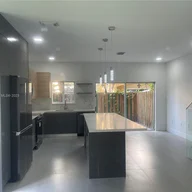 Apartamento a la venta en 10775 NW 83rd Ter # 28, Doral FL 33178