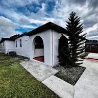 Casa a la venta en 1041 NW 32nd Pl, Miami FL 33125