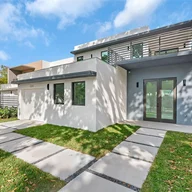 Casa a la venta en 1777 SW 22nd Ter, Miami FL 33145