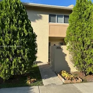 Casa a la venta en 14335 Kendale Lakes Cir, Miami FL 33183