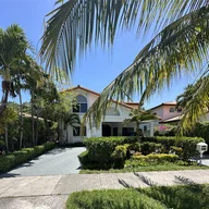 Casa a la venta en 2740 SW 13th St, Miami FL 33145