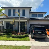 Casa a la venta en 8868 NW 161st Ter, Miami Lakes FL 33018