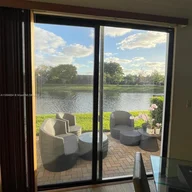 Casa a la venta en 355 NE 194th Ln # 355, Miami FL 33179