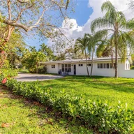 Casa a la venta en 12725 SW 82nd Ave, Pinecrest FL 33156
