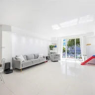 Apartamento a la venta en 1001 91st St # 303, Bay Harbor Islands FL 33154