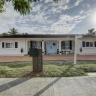 Casa a la venta en 1645 SW 97th Ave, Miami FL 33165