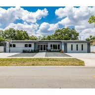 Casa a la venta en 19810 NE 22nd Ave, Miami FL 33180