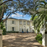 Casa a la venta en 4600 Santa Maria St, Coral Gables FL 33146