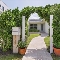 Casa a la venta en 9025 Hawthorne Ave, Surfside FL 33154