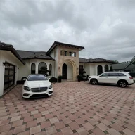 Casa a la venta en 115 NW 128th Ave, Miami FL 33182