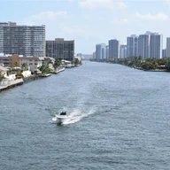 Apartamento a la venta en 1849 S Ocean Dr # 407, Hallandale Beach FL 33009