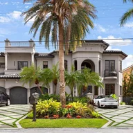 Casa a la venta en 3380 NE 170th St, North Miami Beach FL 33160