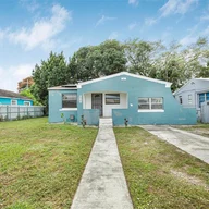 Casa a la venta en 380 NE 166th St, Miami FL 33162