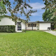 Casa a la venta en 12600 SW 34th St, Miami FL 33175