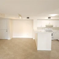 Apartamento a la venta en 2011 Renaissance Blvd # 205, Miramar FL 33025