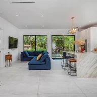 Casa a la venta en 1430 SW 18th St, Miami FL 33145