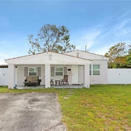 Casa a la venta en 1500 NE 183rd St, North Miami Beach FL 33179