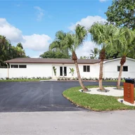 Casa a la venta en 7955 SW 162nd St, Palmetto Bay FL 33157
