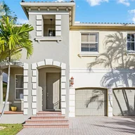 Casa a la venta en 21227 NE 31st Pl, Aventura FL 33180