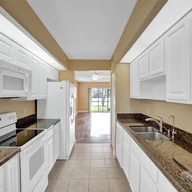 Apartamento a la venta en 13700 SW 11th St # 101A, Pembroke Pines FL 33027