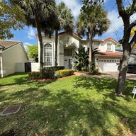 Casa a la venta en 19232 NW 88th Pl, Hialeah FL 33018