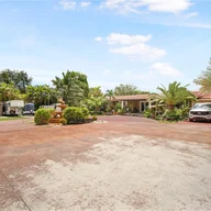 Casa a la venta en 12600 SW 45th St, Miami FL 33175