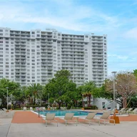 Apartamento a la venta en 2851 NE 183rd St # 817E, Aventura FL 33160