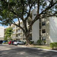 Apartamento a la venta en 117 Lake Emerald Dr # 105, Oakland Park FL 33309