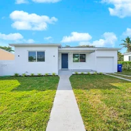 Casa a la venta en 1980 NE 159th St, North Miami Beach FL 33162
