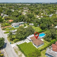 Casa a la venta en 75 NW 144th St, Miami FL 33168