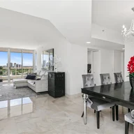 Apartamento a la venta en 21205 Yacht Club Dr # 1507, Aventura FL 33180