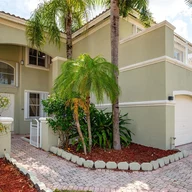 Casa a la venta en 4631 NW 94th Ct, Doral FL 33178
