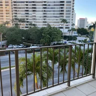 Apartamento a la venta en 501 Three Islands Blvd # 416, Hallandale Beach FL 33009